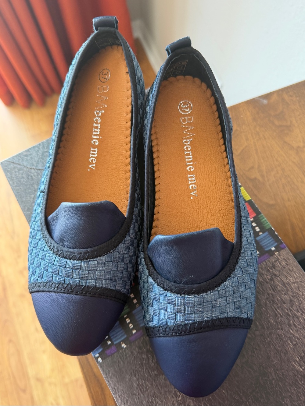 👉🏼Brand New👈🏼 Bernie Mev Light Jeans Sola Flats Sz: 37